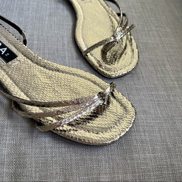 ZARA • Gold sandals - Picture 3 of 6